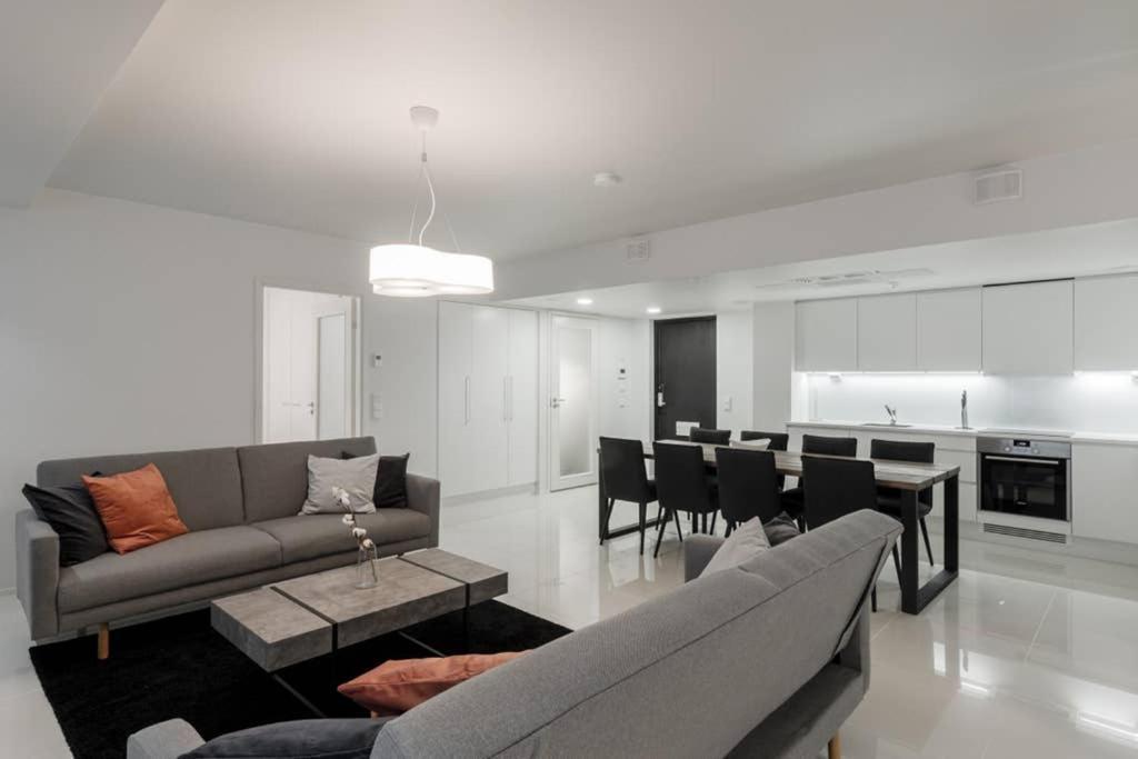 Sleek And Spacious 3 Bedroom Apartment In City Centre Helsinki Extérieur photo