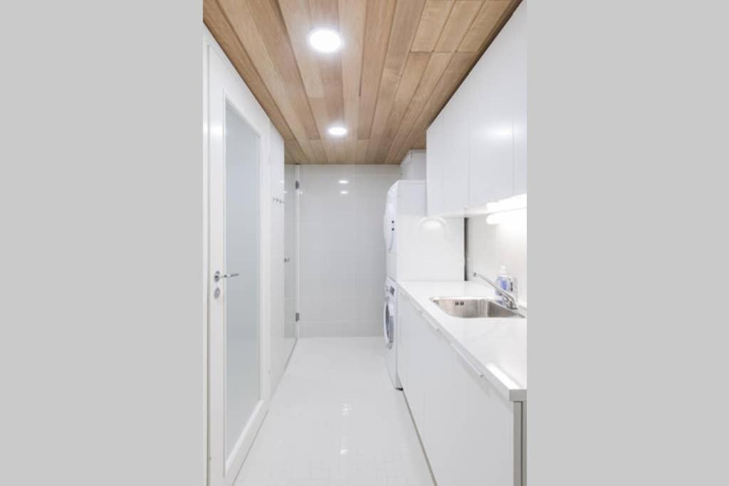 Sleek And Spacious 3 Bedroom Apartment In City Centre Helsinki Extérieur photo
