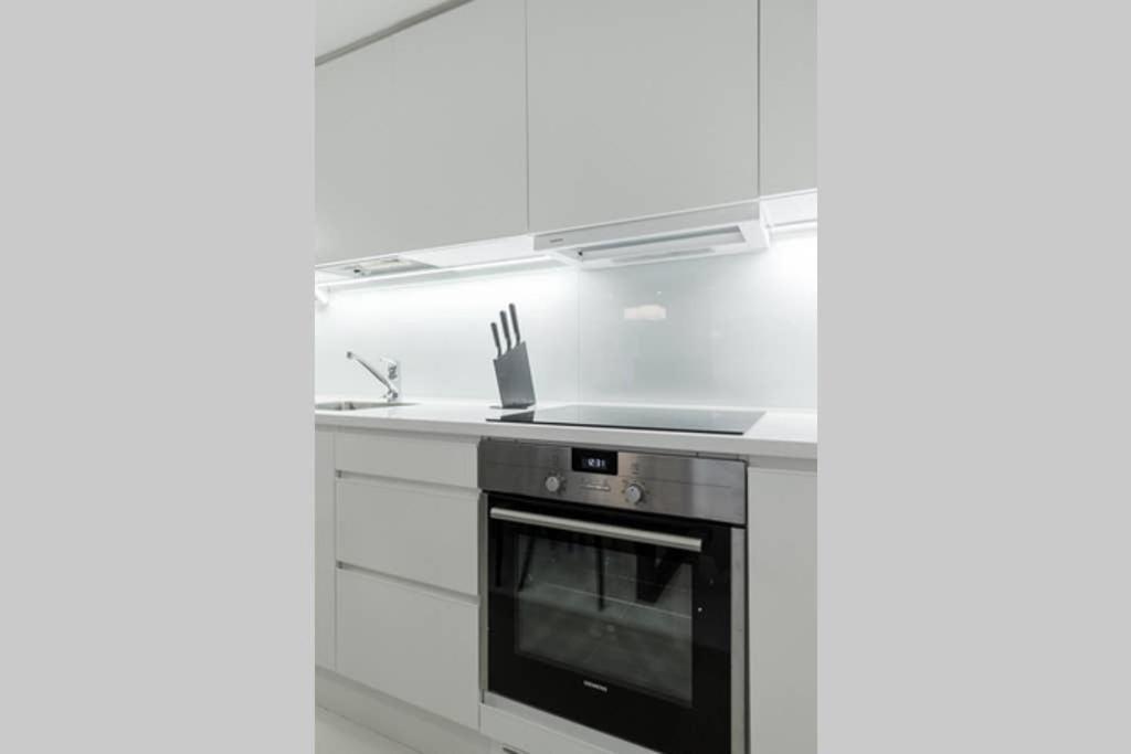 Sleek And Spacious 3 Bedroom Apartment In City Centre Helsinki Extérieur photo